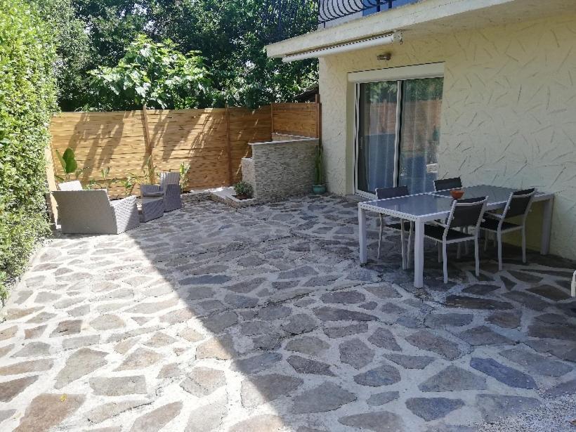 Appartement T2 Rez De Villa Proche Bord De Mer Le Pradet Exterior photo
